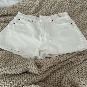 NWT Abercrombie “The Mom Short” size 26 white